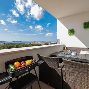 Stella Maris 2bdr, Balcony, Sea View, Garage, Bbq Appartement
